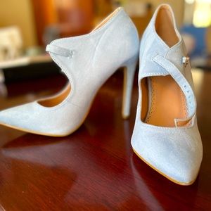 Powder blue size 9 closed toe heels